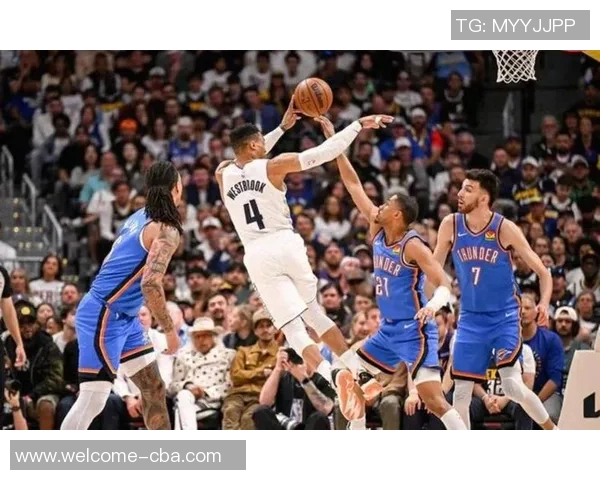 火箭双星威少与施罗德展现团队篮球实力KD被包夹依然难敌55开局面 火箭双星威少与施罗德展现团队篮球实力KD被包夹依然难敌55开局面